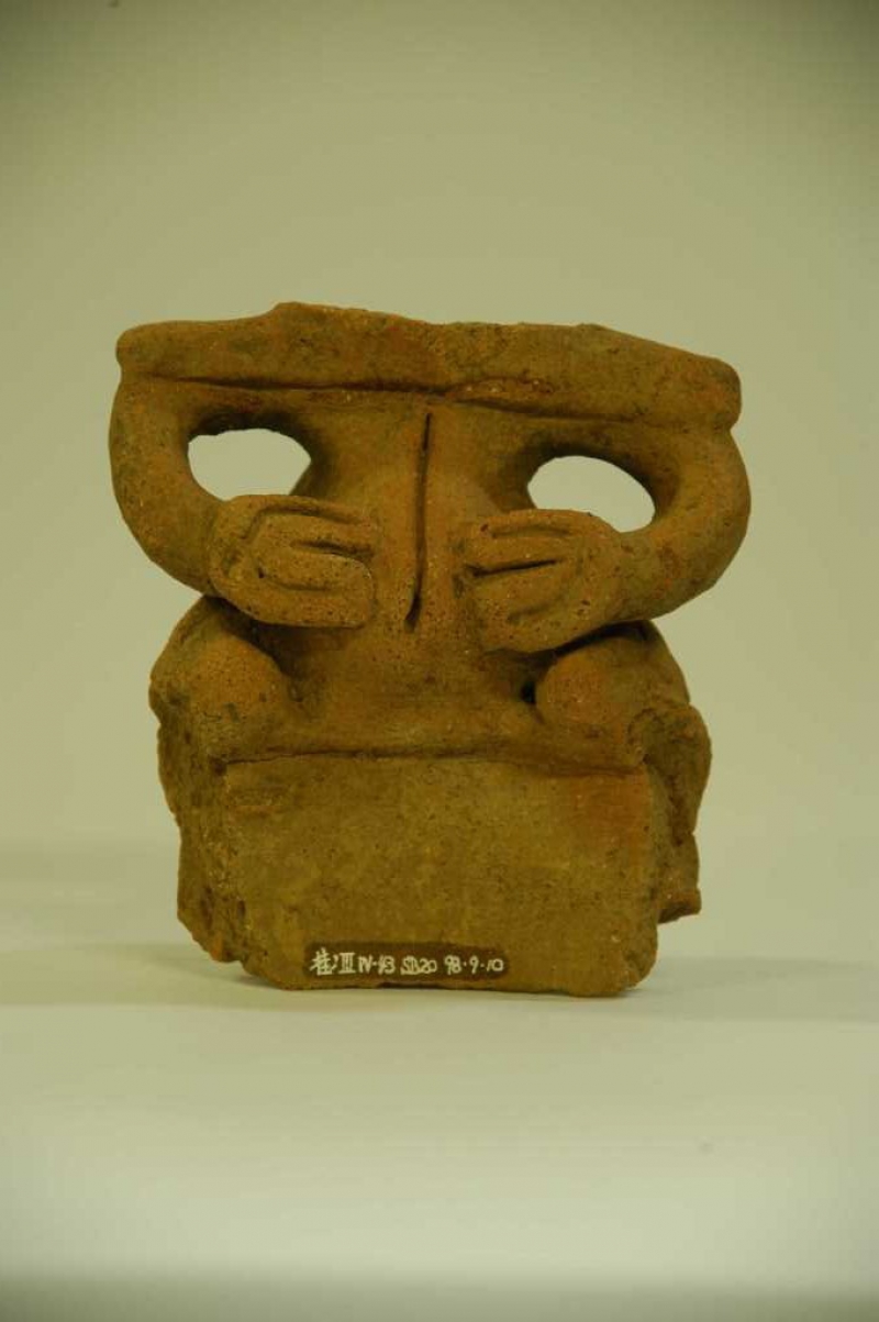 Femme enceinte dogu en poterie d'origine dogu